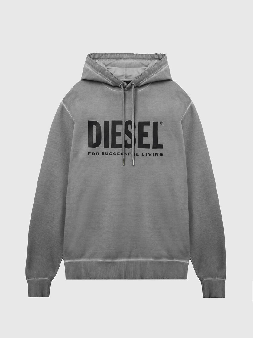 Le sweat shirt à capuche