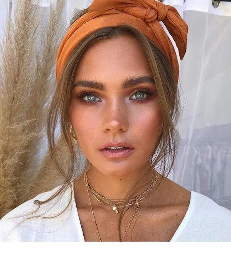 Maquillage bronze, comment le réussir ?