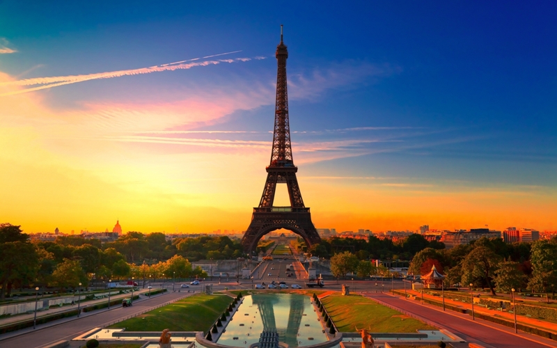 beautiful paris eiffel tower